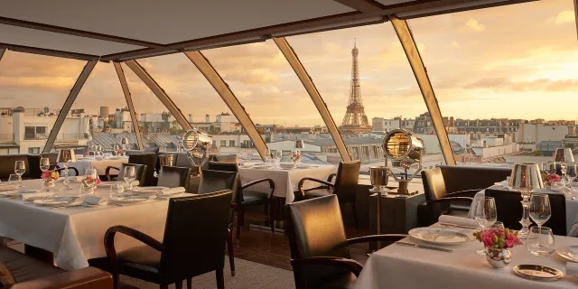 Restaurant in L'Oiseau Blanc Restaurant in Paris