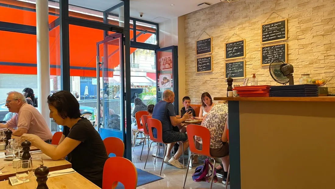 Restaurant in Midi 12 in Paris
