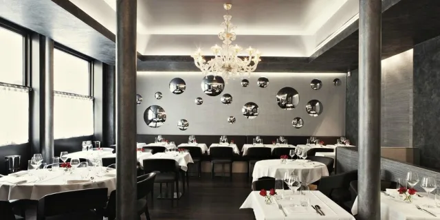 Restaurant in Le Maxan Restaurant in Paris