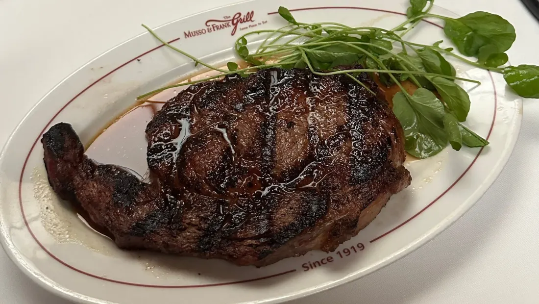 Restaurant in Musso & Frank Grill in Los Angeles