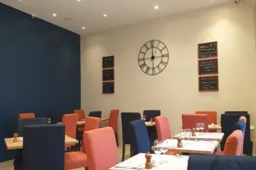 Restaurant in Midi 12 in Paris