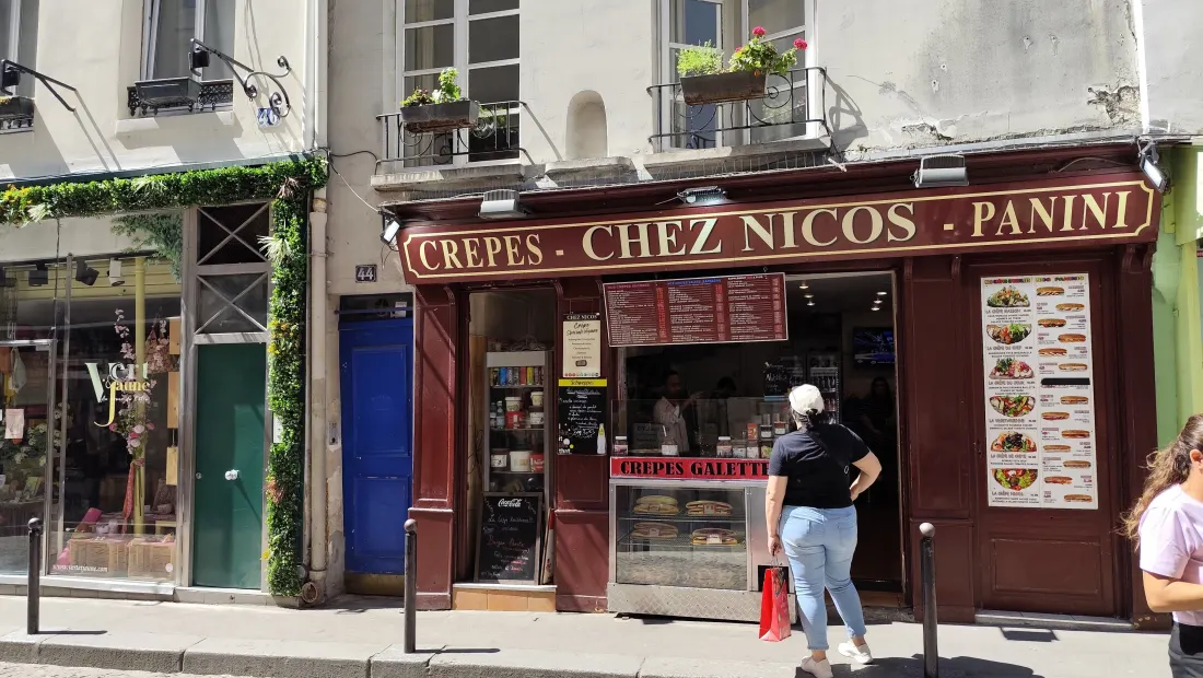 Restaurant in Chez Nicos in Paris