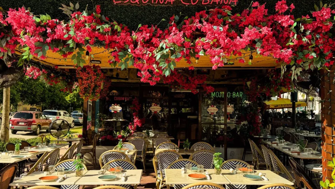 Restaurant in Paperfish Sushi in Miami