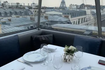 Restaurant in L'Oiseau Blanc Restaurant in Paris