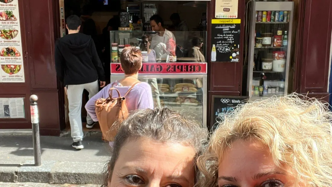Restaurant in Chez Nicos in Paris