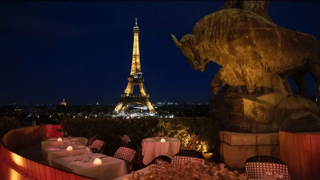 Cafe in Cafe De L'homme in Paris