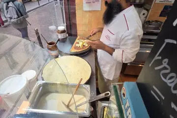 Restaurant in Chez Nicos in Paris