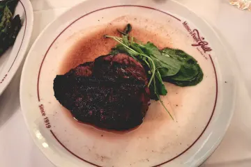 Restaurant in Musso & Frank Grill in Los Angeles