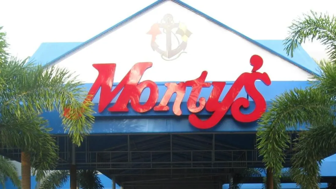 Restaurant in Monty's Coconut Grove in Miami