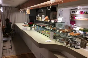 Restaurant in Junior's Restaurant & Cheesecake in New York