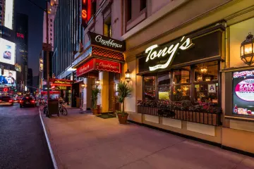 Restaurant in Junior's Restaurant & Cheesecake in New York