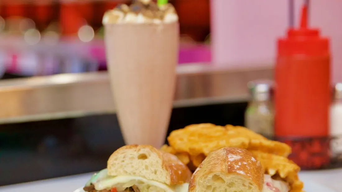 Restaurant in Ellen's Stardust Diner in New York