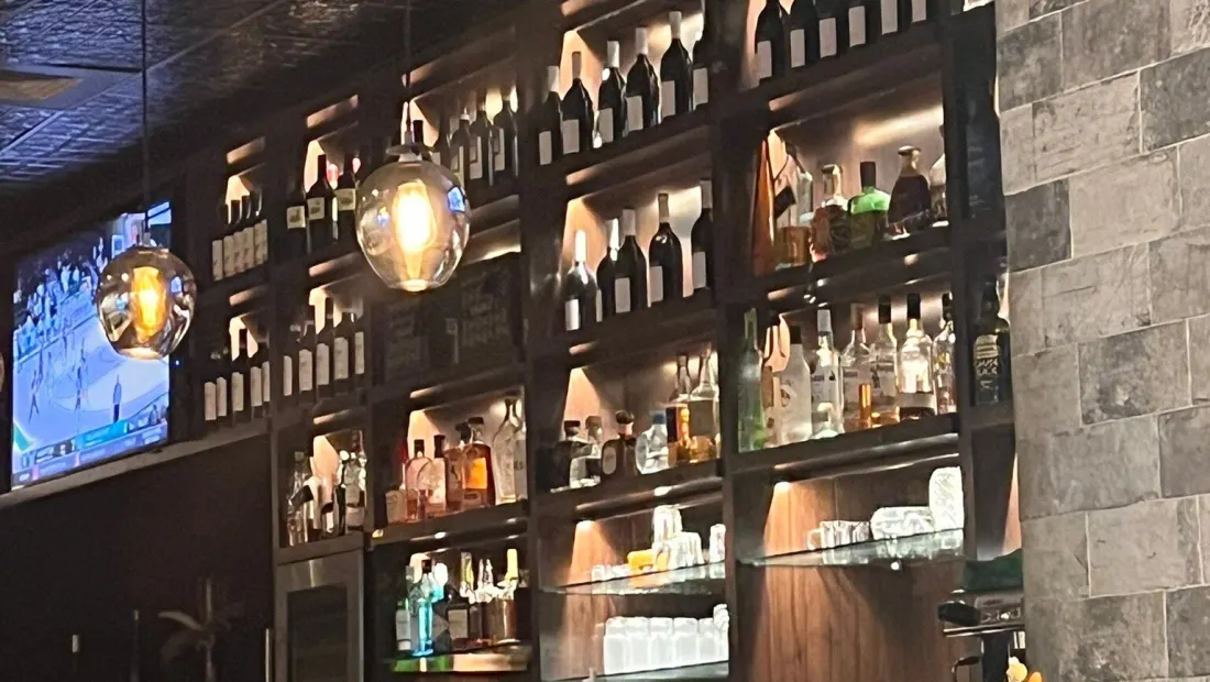Restaurant in Primo's Italian Restaurant & Lounge in Miami