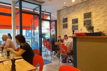 Restaurant in Midi 12 in Paris