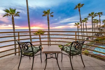Restaurant in Covewood Restaurant in San Diego
