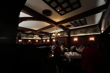 Restaurant in Musso & Frank Grill in Los Angeles