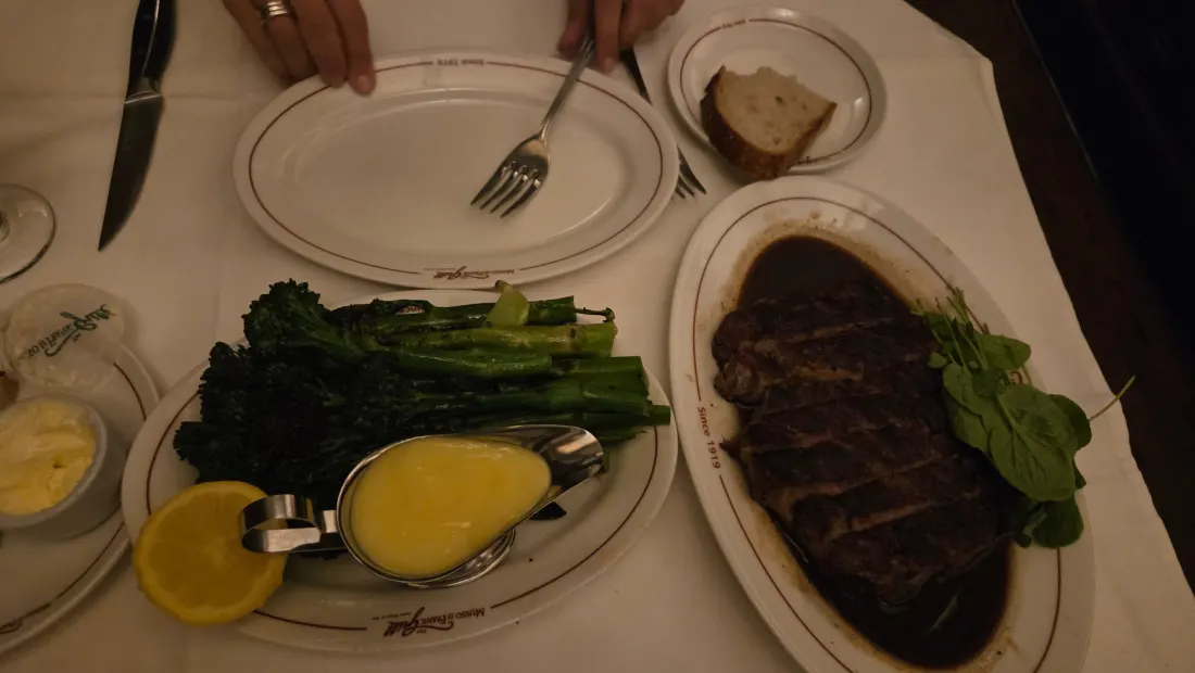 Restaurant in Musso & Frank Grill in Los Angeles