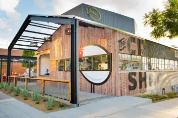 Restaurant in Juniper and Ivy in San Diego