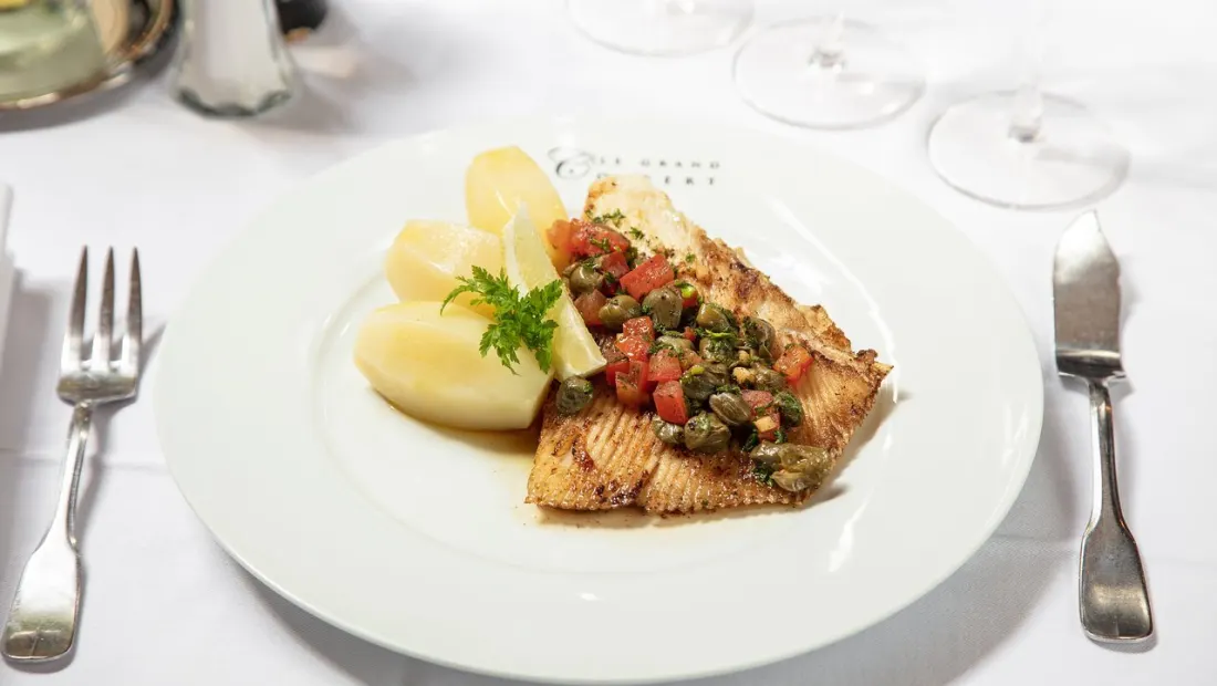 Restaurant in Le Grand Colbert in Paris