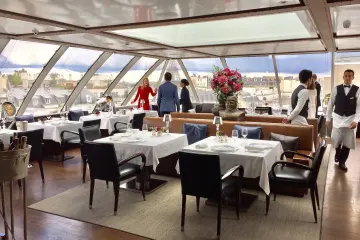 Restaurant in L'Oiseau Blanc Restaurant in Paris