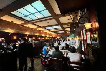 Restaurant in Musso & Frank Grill in Los Angeles
