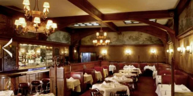 Restaurant in Musso & Frank Grill in Los Angeles