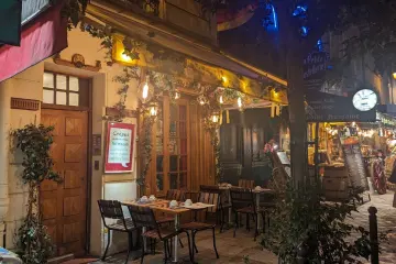 Restaurant in L'Oiseau Blanc Restaurant in Paris