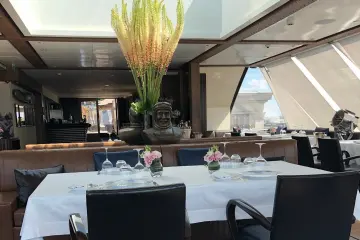 Restaurant in L'Oiseau Blanc Restaurant in Paris