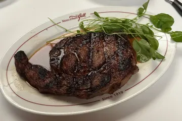 Restaurant in Musso & Frank Grill in Los Angeles