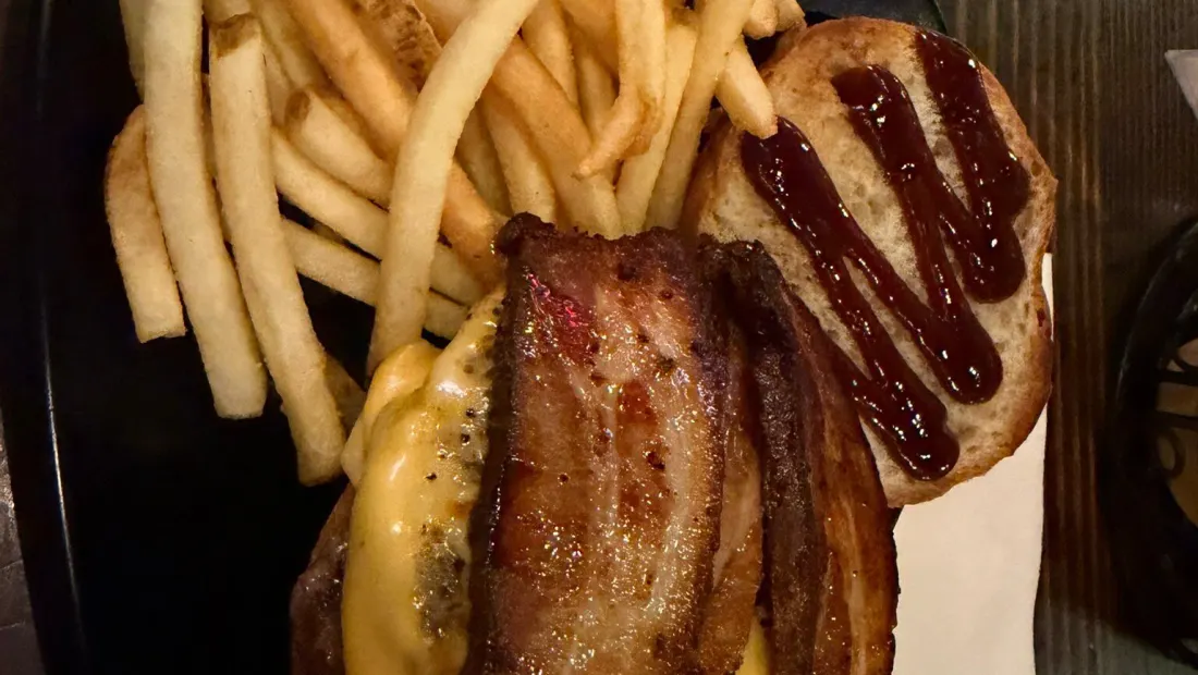 Restaurant in Black Iron Burger in New York