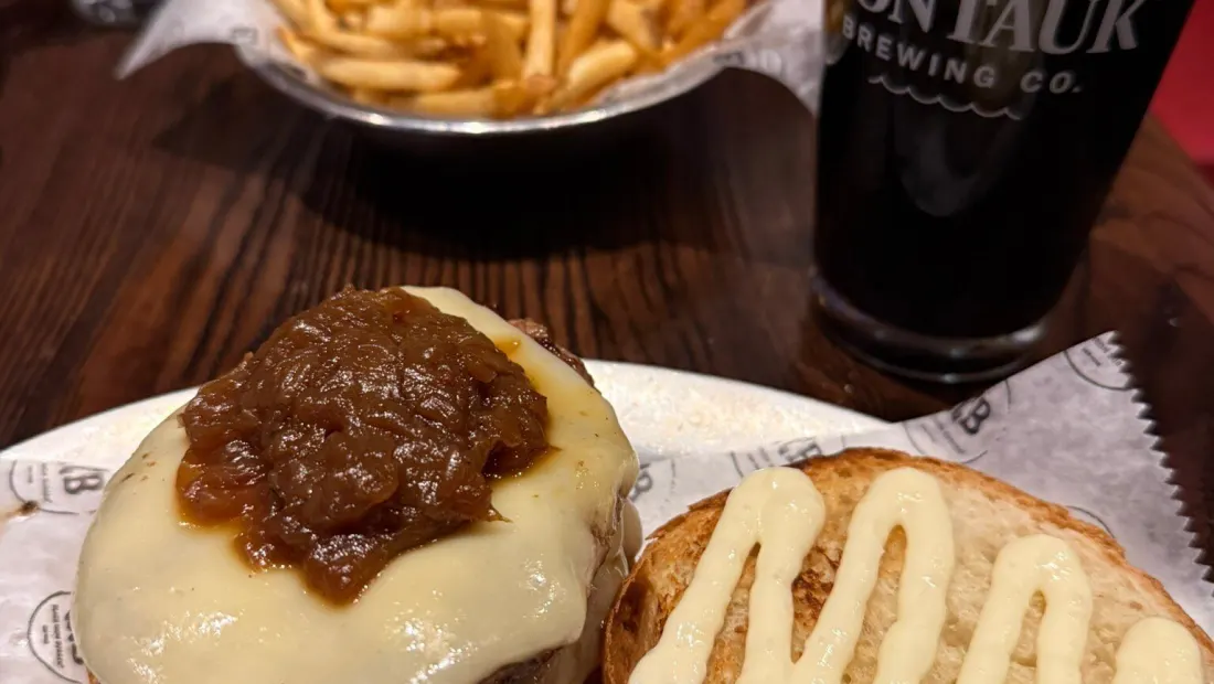 Restaurant in Black Iron Burger in New York