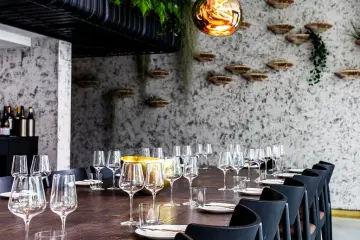 Restaurant in Roe in London