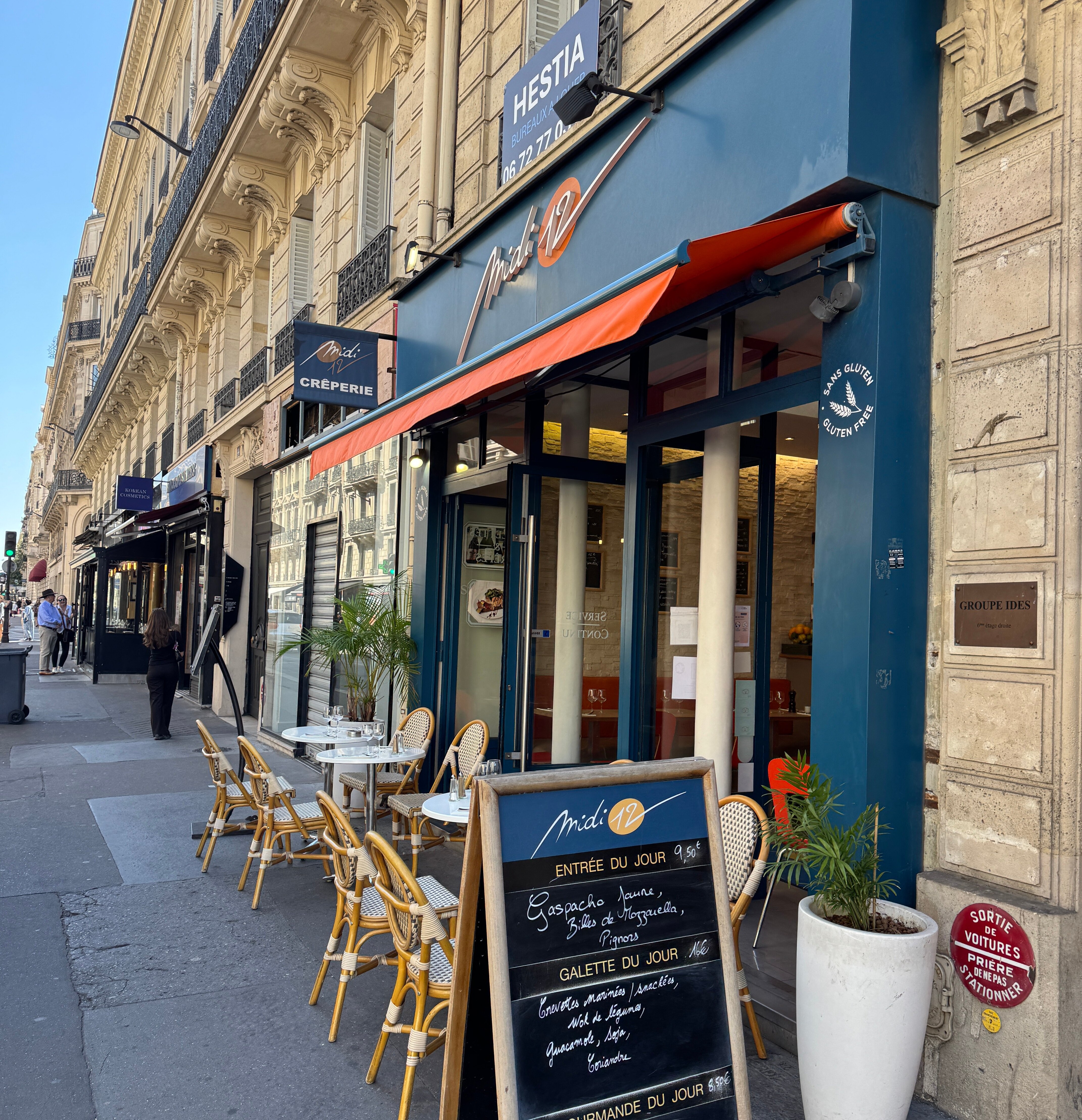 Restaurant in Midi 12 in Paris