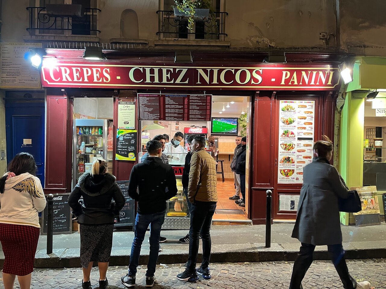 Restaurant in Chez Nicos in Paris