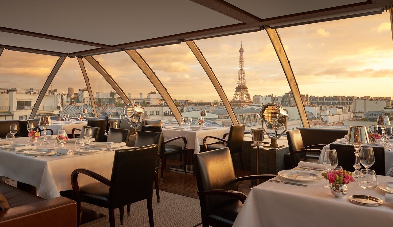 Restaurant in L'Oiseau Blanc Restaurant in Paris