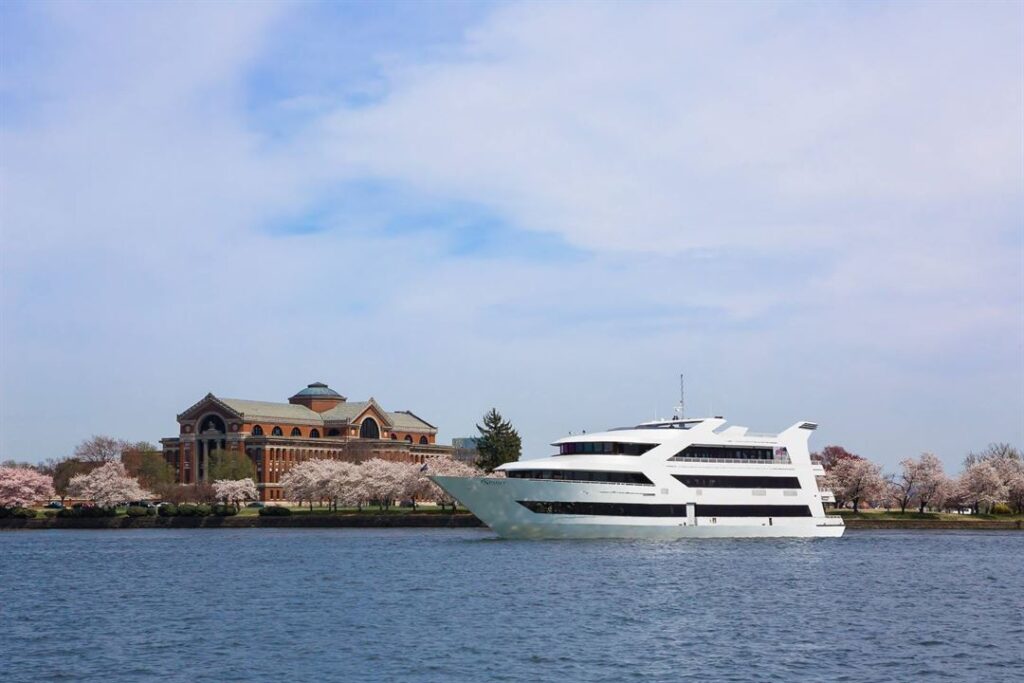 Take a Potomac River Cruise Washington